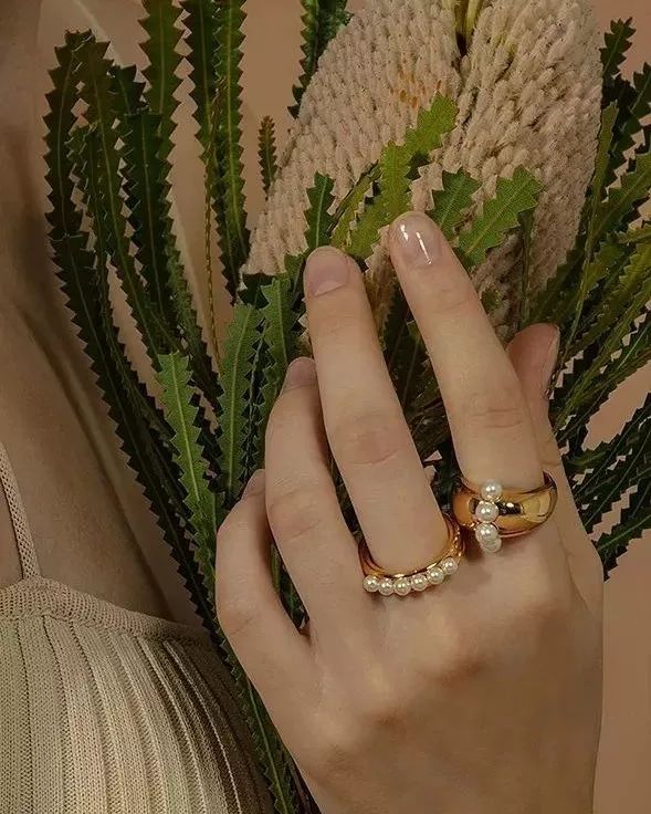 聊时尚|年末想要气场全开，你需要这些点“金”之笔