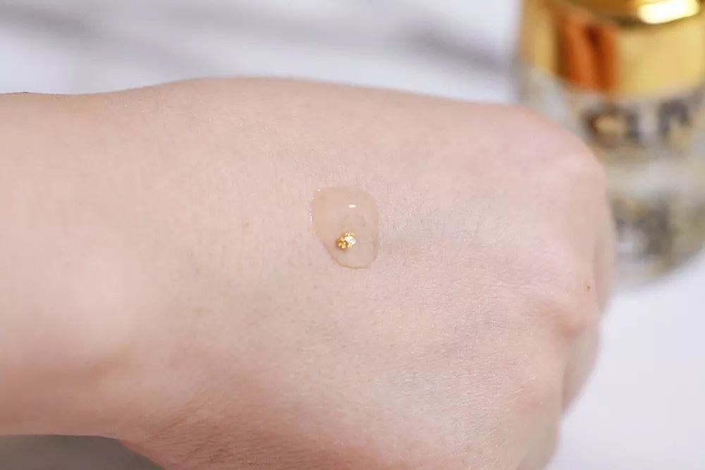 聊时尚|年末想要气场全开，你需要这些点“金”之笔