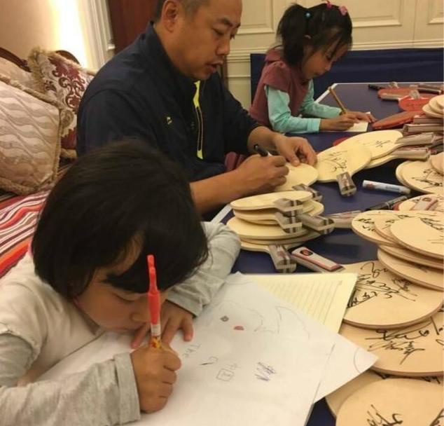 刘国梁家里摆乒乓球台,刘国梁最爱的球桌