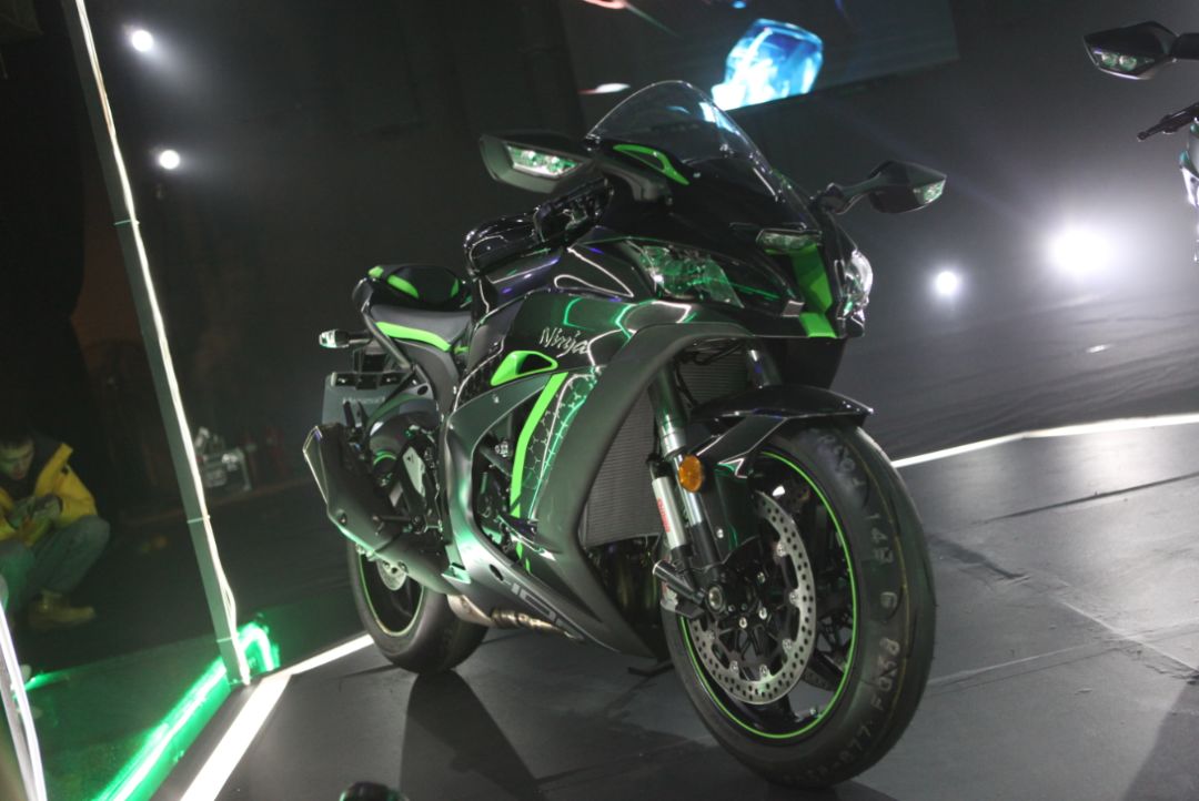 最新川崎zx10r评测,川崎zx-10r2021款摩旅