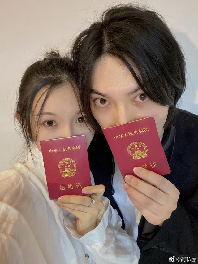 恭喜！周传雄关门弟子卡点晒照官宣结婚，女方颜值超高不输女星