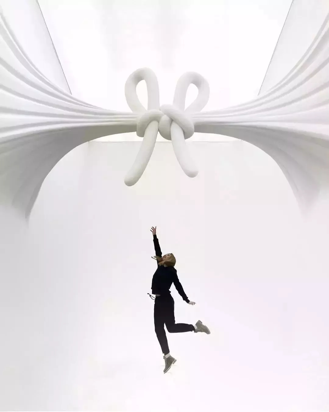 看他的“时间废墟”，世界观崩塌