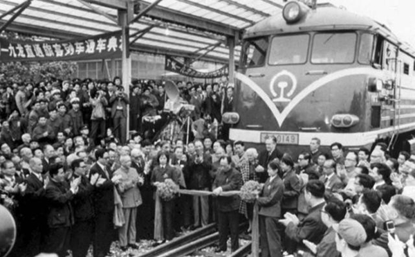 京张铁路百年变迁见证视频,百年党史纪录片京张铁路