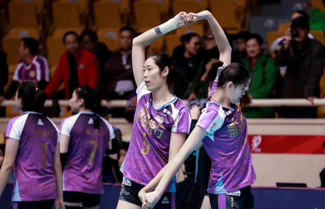 女排遭遇天津女排的时刻,天津女排垫脚事件