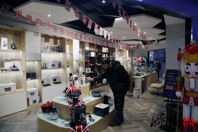 绿地全球贸易进博会展馆,济南绿地全球贸易港今天消息