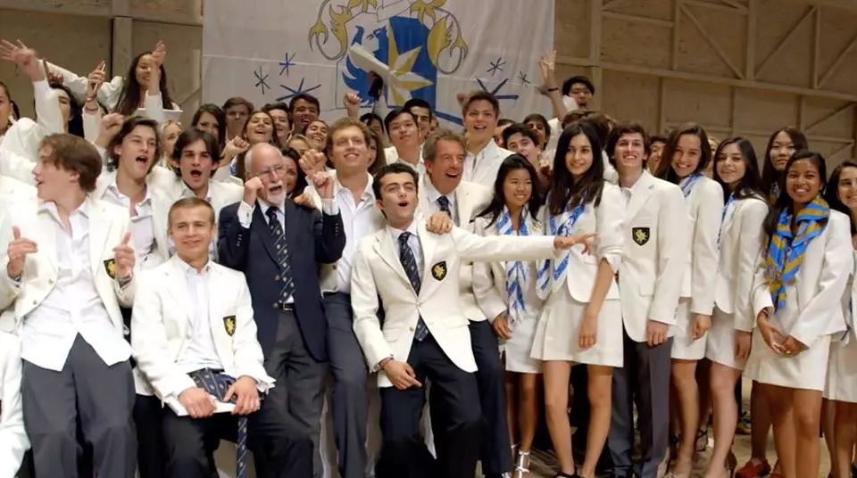 赵文卓女儿在英国上的高中,赵文卓女儿上的是职业学校吗