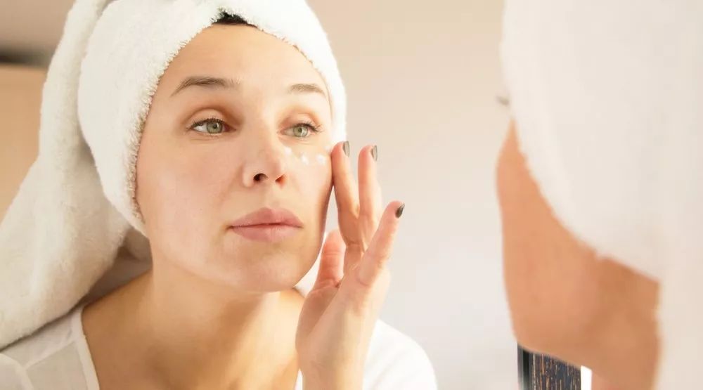 vc377美白淡斑补水保湿精华 (冬天干燥用什么保湿精华)