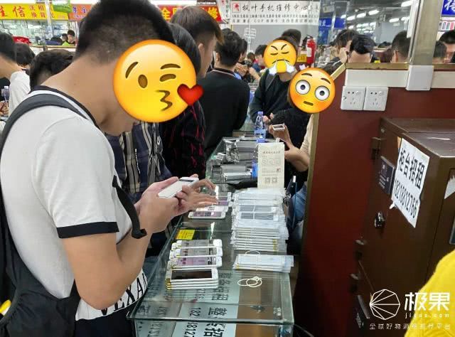 探访全球最大苹果“*市黑**”！iPhone价格低到让人无法想象