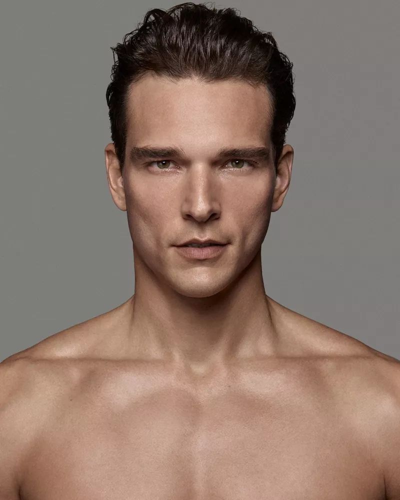 鼻子周围全是粉刺黑头,鼻子周围黑头反反复复毛孔大