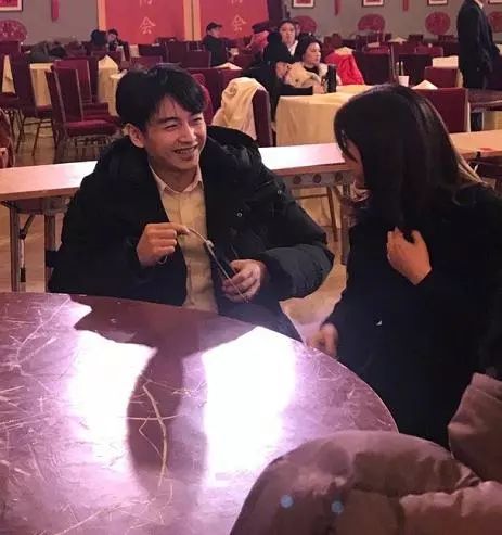 旧情再提，冷眼相对，娱乐圈小甜甜又双叒被曝婚变？