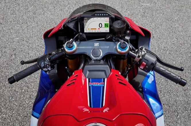 本田cbr1000rr和cbr1000rr-r对比,cbr1000rr和3r