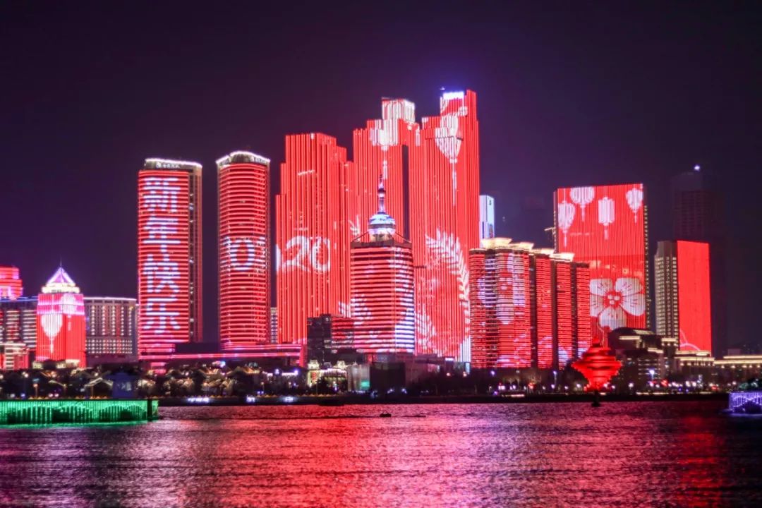 青岛无边泳池温泉度假,一线海景可以泡温泉