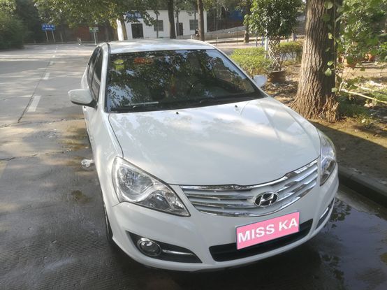 80多万的旅行轿车,80万旅游大巴车