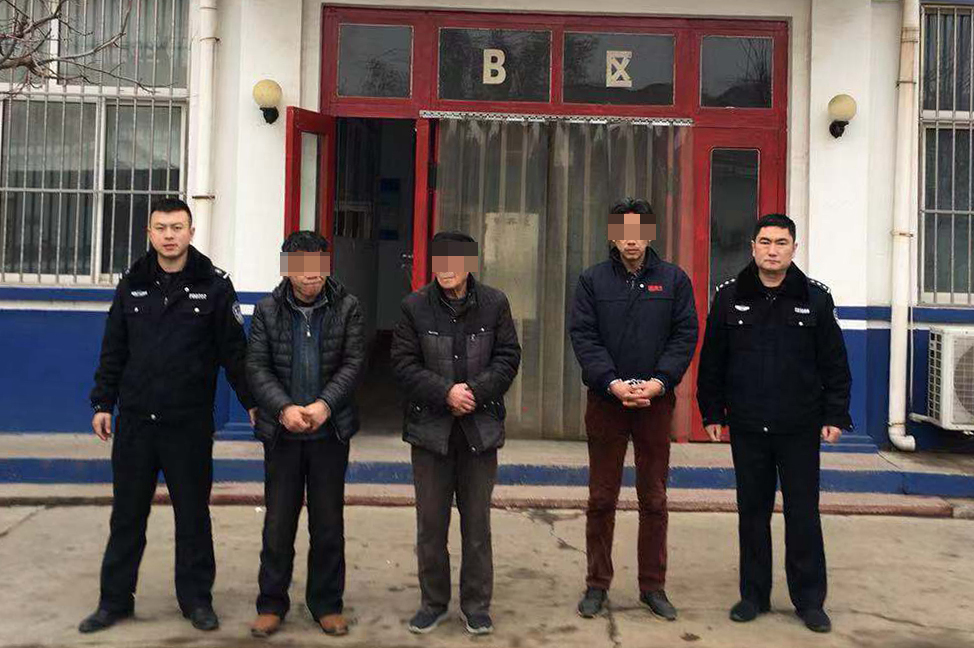 平度酒后打架事件,青岛三人醉酒乘客殴打网约车司机