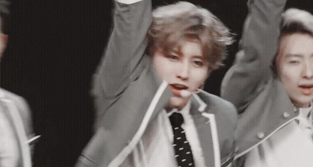 福利来惹！肖战的米老鼠竟没拼过*钟金**仁Gucci大秀浪漫表白？