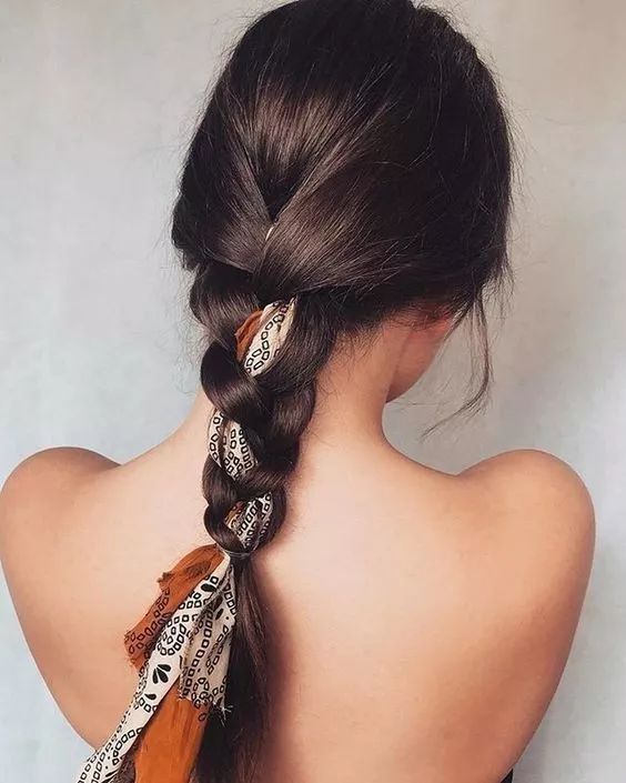 过时的丝巾绑头发,丝巾扎头发蝴蝶结造型