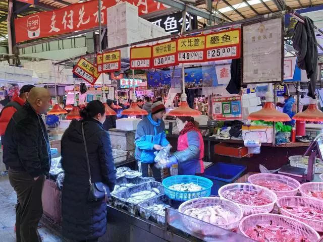 青岛海鲜城螃蟹多少钱一只 (青岛螃蟹今年为啥便宜)