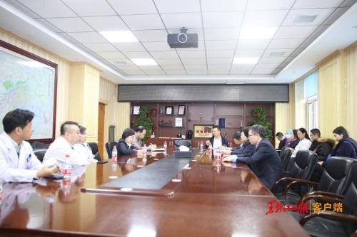 大年三十医护人员抗击疫情视频,大年三十他们在抗疫一线跨年