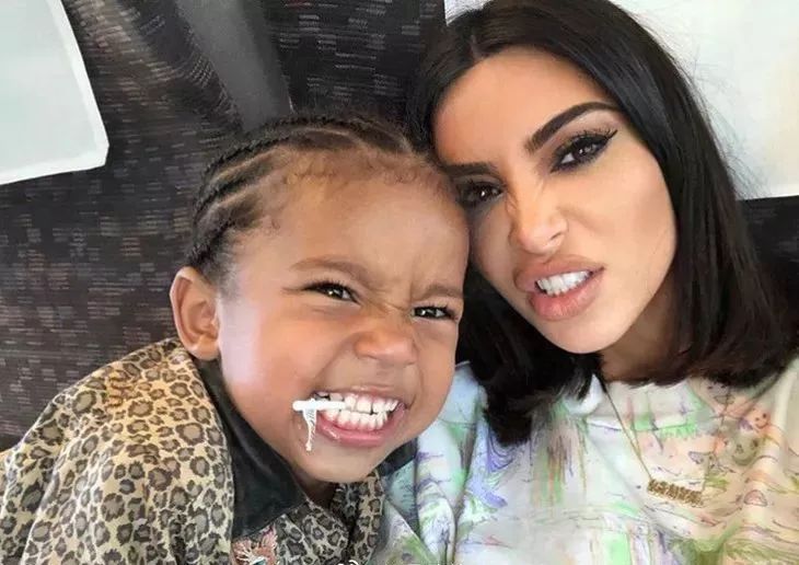 侃爷晒与卡戴珊合照想复合,侃爷卡戴珊时装发布会