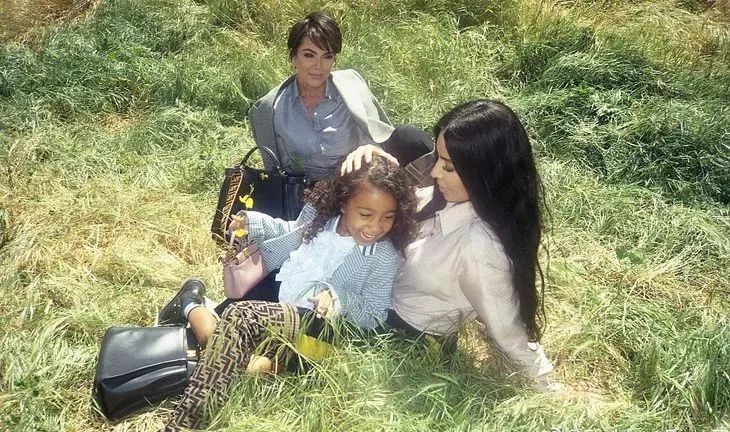 侃爷晒与卡戴珊合照想复合,侃爷卡戴珊时装发布会