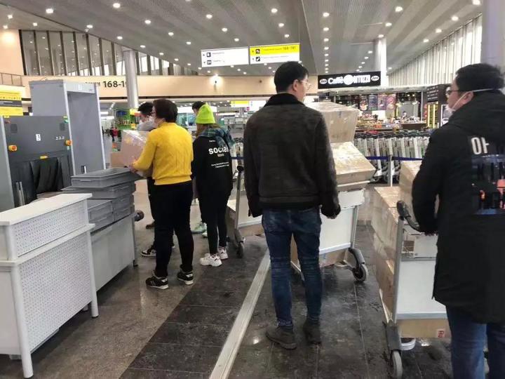 最暖浙江人！2吨医疗物资“人肉搬运”从俄罗斯抵杭