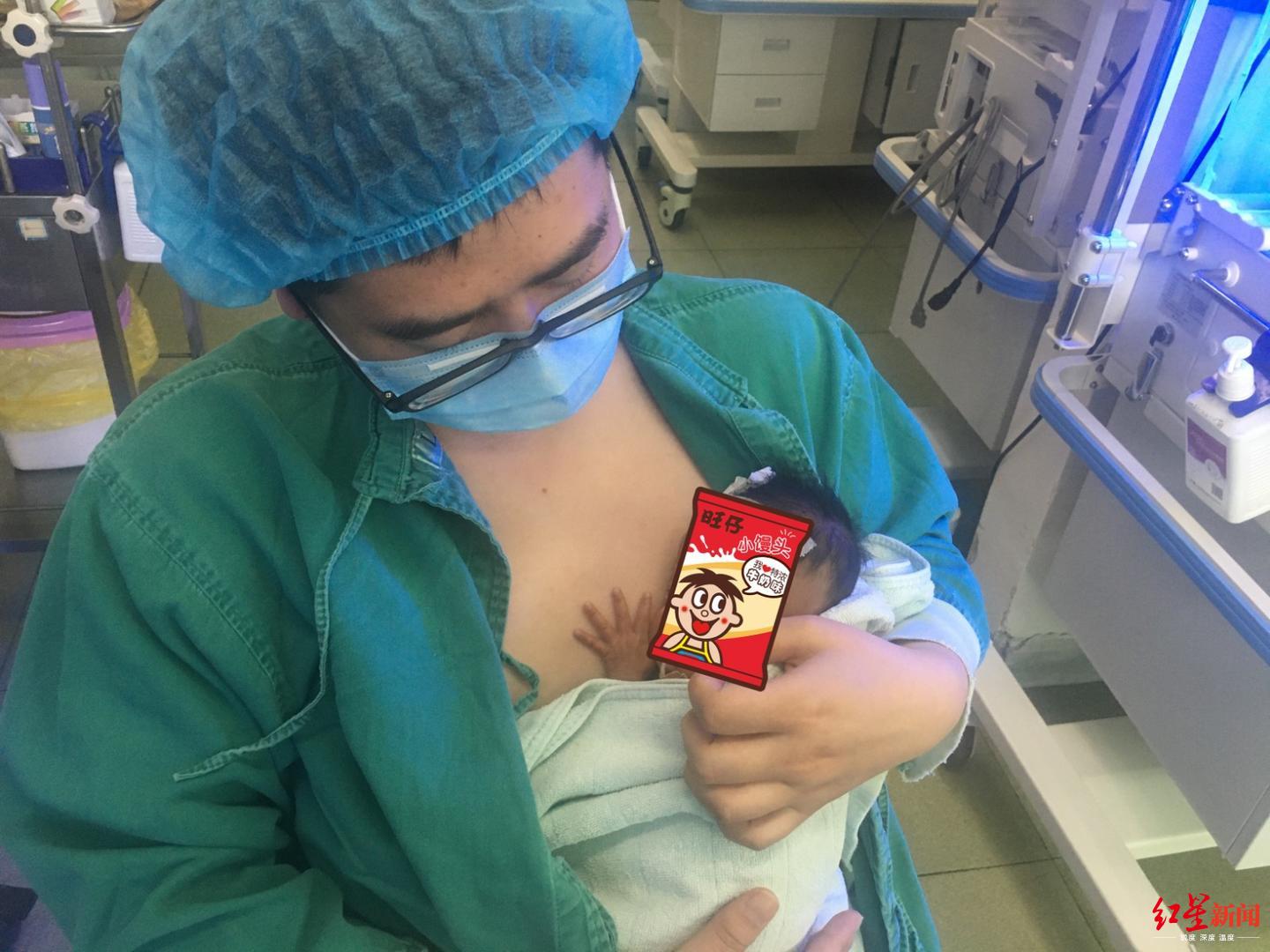 袋鼠抱婴儿原视频,袋鼠抱早产儿要多和宝宝说话