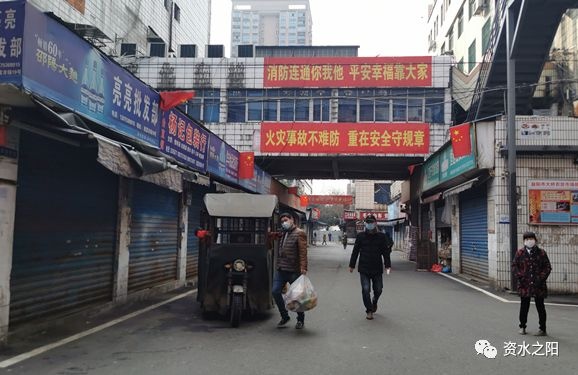 早市戴口罩测体温,进入市场佩戴口罩测体温