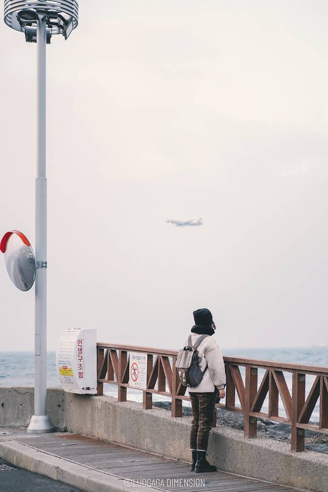 济州岛旅行遇到下雨,日记三年级海边游玩