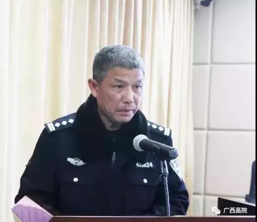 一天敲开216扇门，却只能在走廊与家人相望……丨法院战“疫”速览