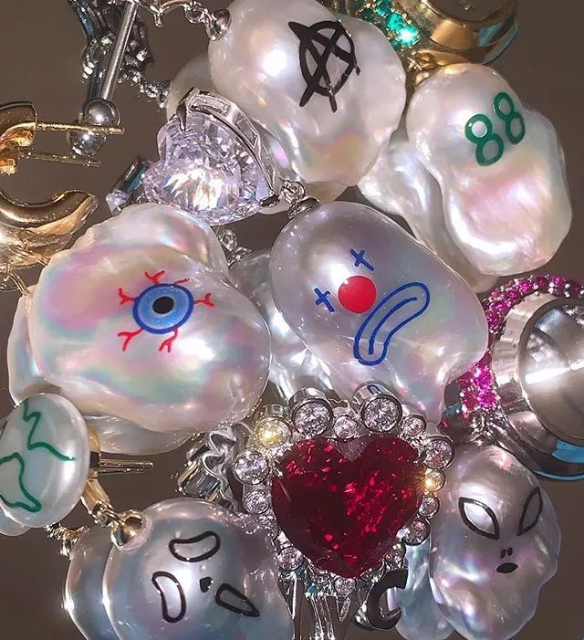 赶紧入手|一起做个戴珍珠项链的*男美**纸