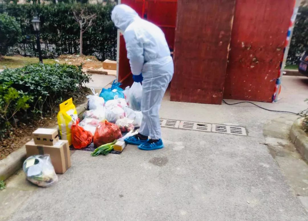 小区有确诊居家怎么防控,小区出现疑似病例要不要隔离