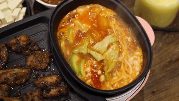 大型做饭翻车现场,做饭翻车不知烧了多久