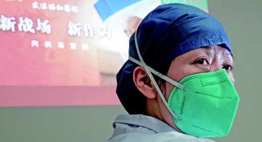 沧海横流方显英雄本色新华社,沧海横流方显英雄本色白衣战士