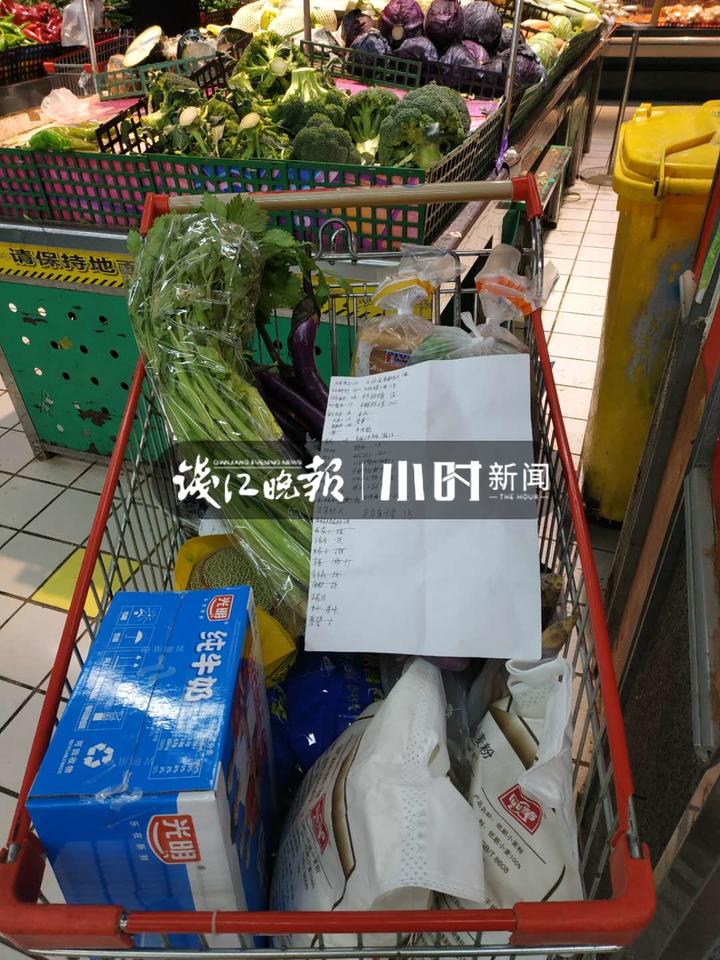 杭州一外卖小哥送餐途中放弃配送,杭州外卖小哥送餐遇到跑腿