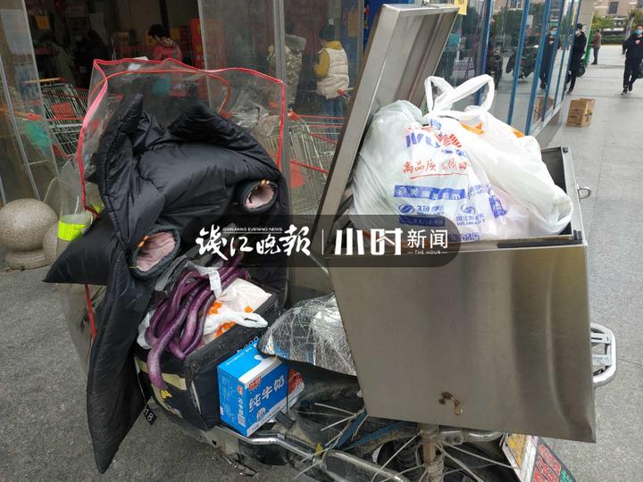 “我没钱没资源但送菜送货还行”杭州外卖小哥在丁兰义务代购跑腿