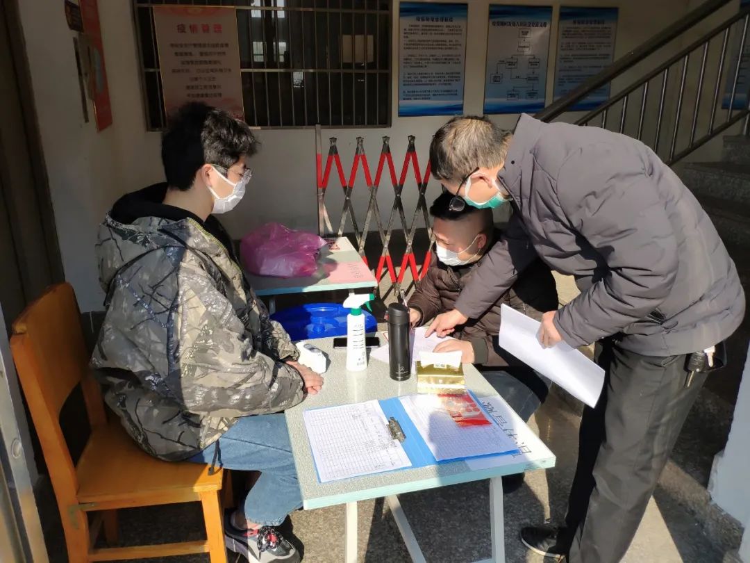 社区协助复工防疫两手抓,抓防疫促生产两手抓两手硬