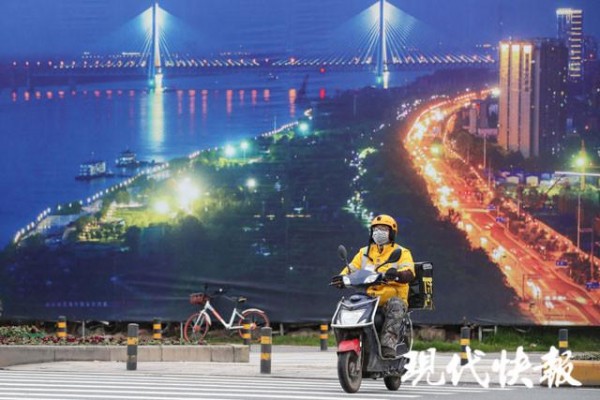 武汉凡人英雄｜外卖骑手老计：我给武汉人安全感，他们也帮我走出低谷