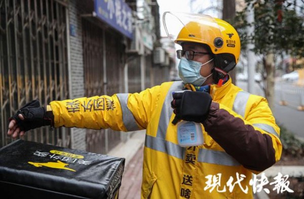 武汉凡人英雄｜外卖骑手老计：我给武汉人安全感，他们也帮我走出低谷