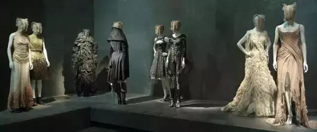 麦昆13年照片,麦昆怎么去世的