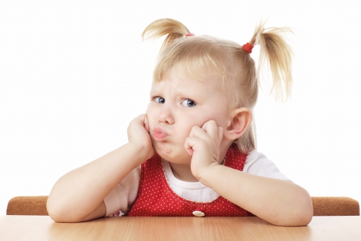 孩子五岁了还经常尿床？不可一味训斥，要及时干预和治疗