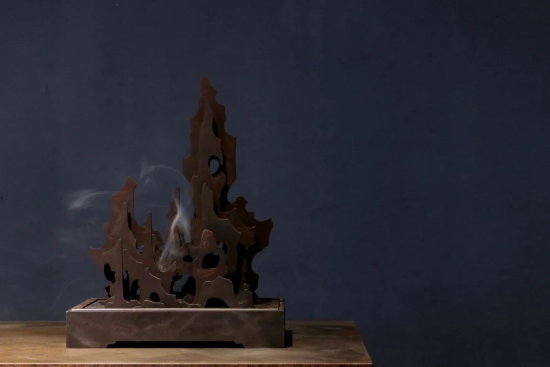 用超级平面的家具“雕塑”空间，这很国潮丨藏拍艺术生活