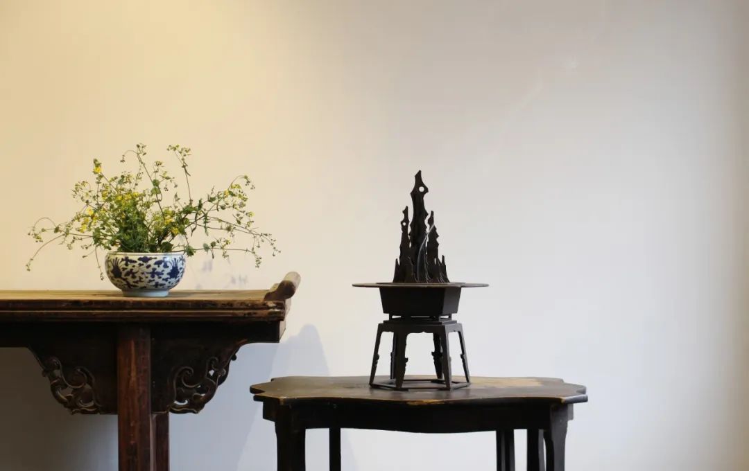 用超级平面的家具“雕塑”空间，这很国潮丨藏拍艺术生活