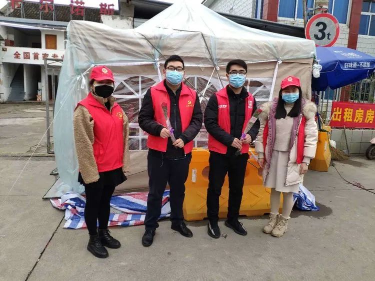 象山：千朵玫瑰送雷锋，致敬最美抗疫人！