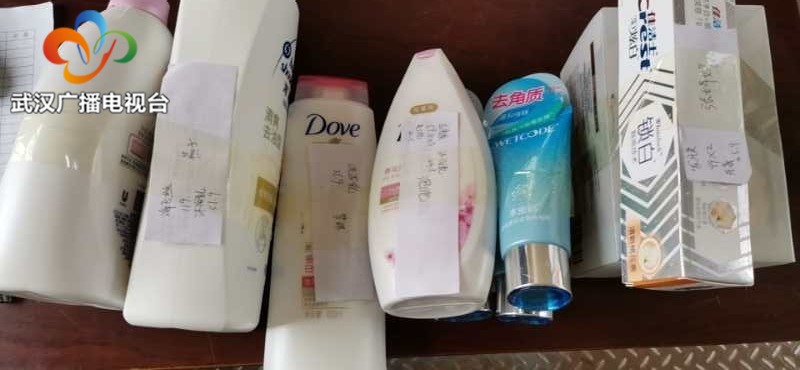 公交司机志愿者接力救助,公交爱心接力站温暖户外工作者