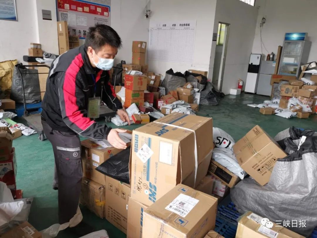 快递小哥的一天生活,快递小哥赛力江元气满满的一天