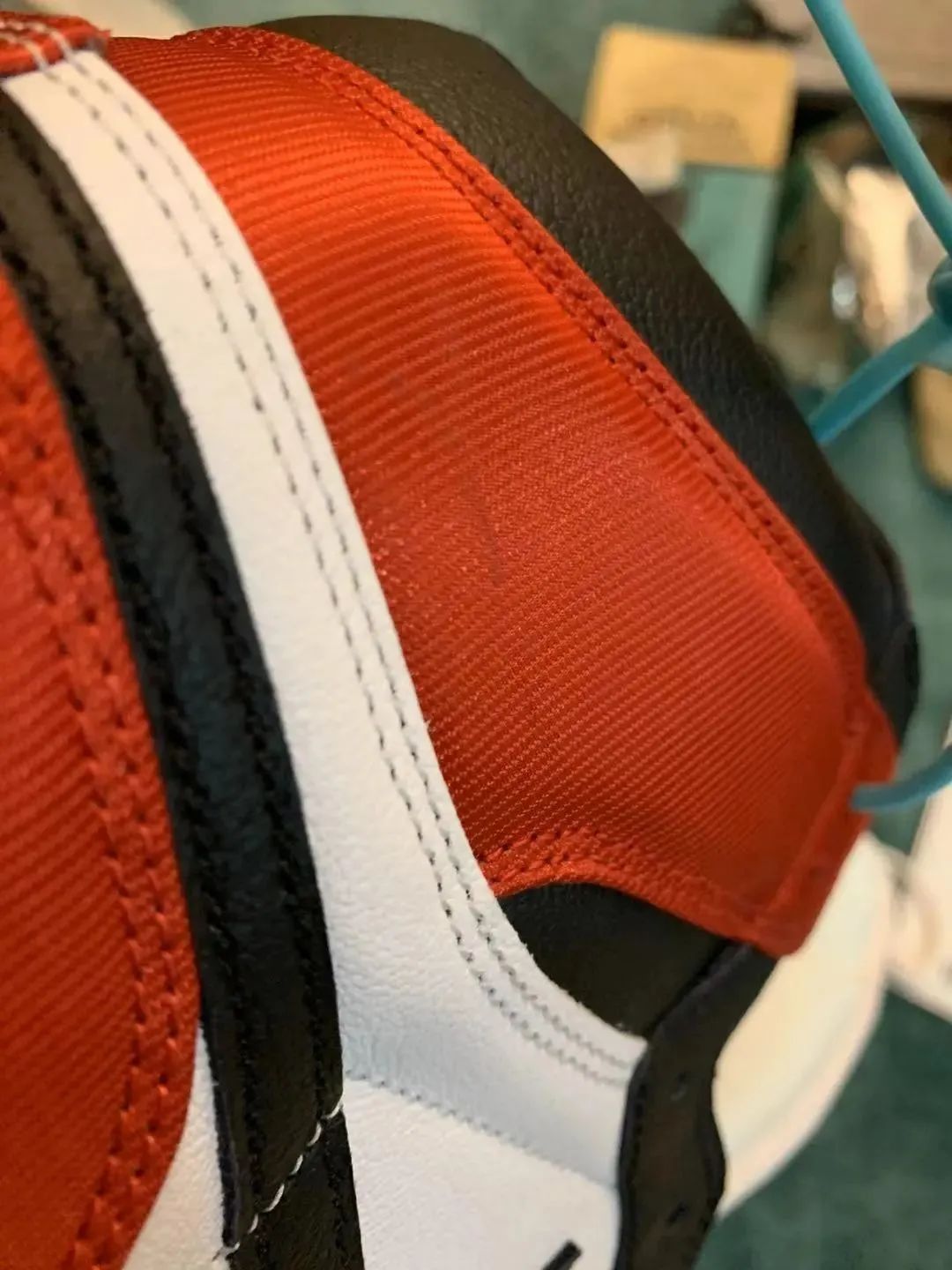 球鞋二次发售鞋盒瑕疵,卖家发来鞋盒轻微破损