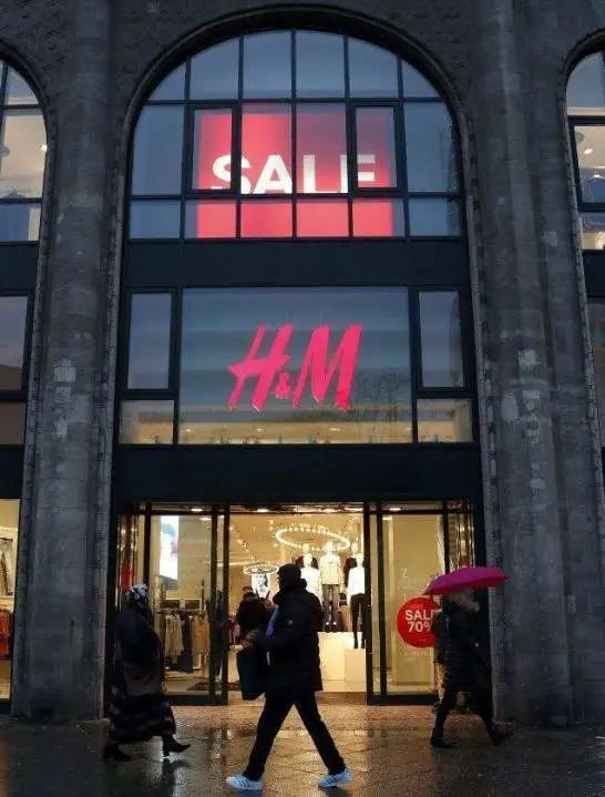 都在这里了！过去一年你支持过的奢侈品和快时尚巨头到底赚了多少？