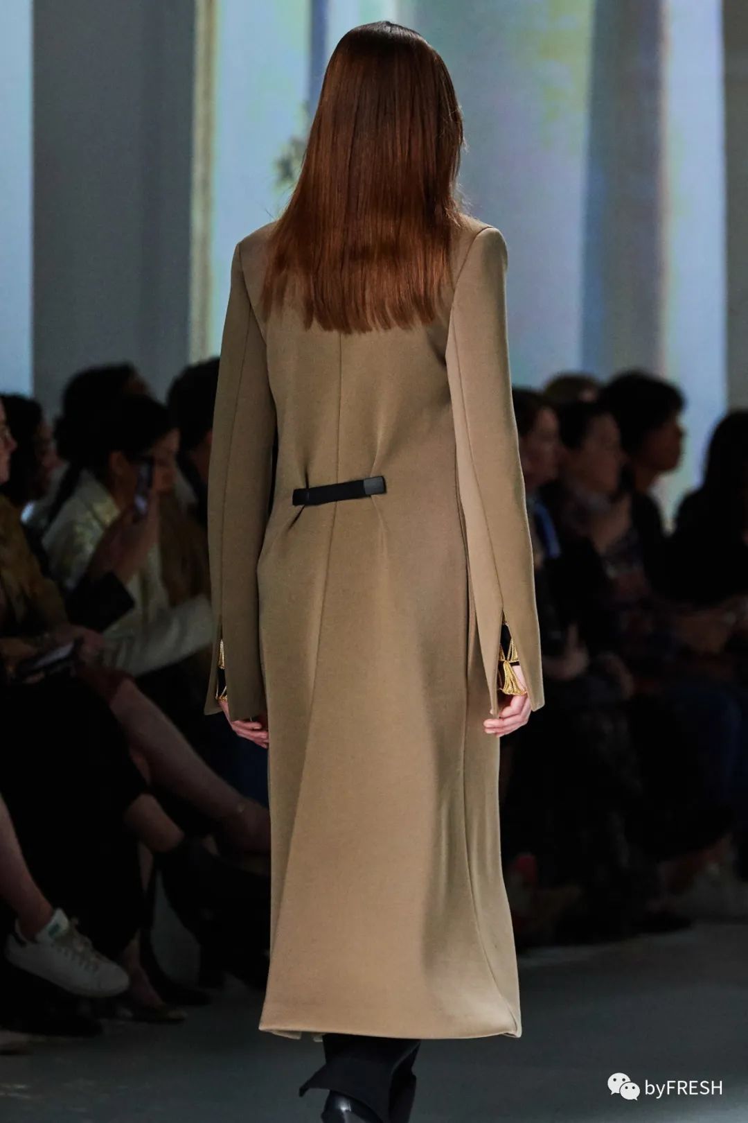 想要穿得简单又有活力感,如何穿得温柔又知性