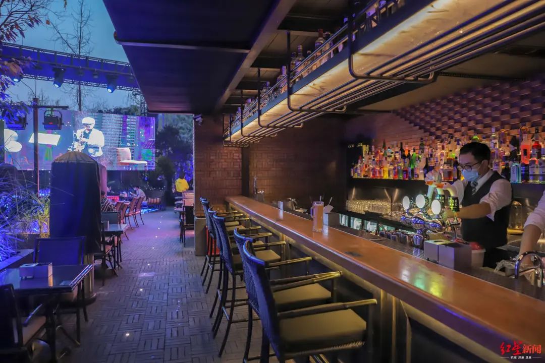 酒馆回归，小酌一杯！成都的夜又亮起来了……