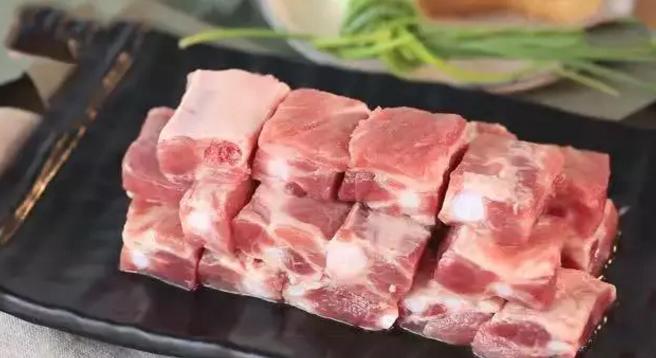 糖醋排骨发黑发苦的原因,大厨手把手教你做糖醋排骨不焯水